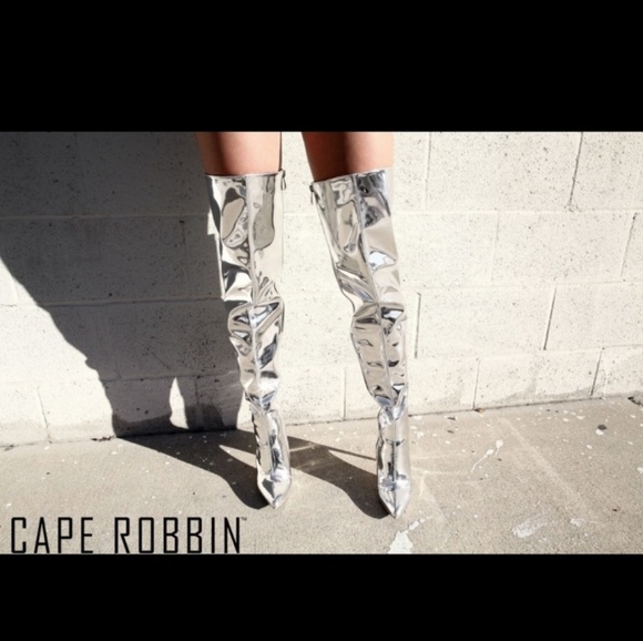 🆕️Silver Metallic Thigh High Boots - Picture 7 of 8